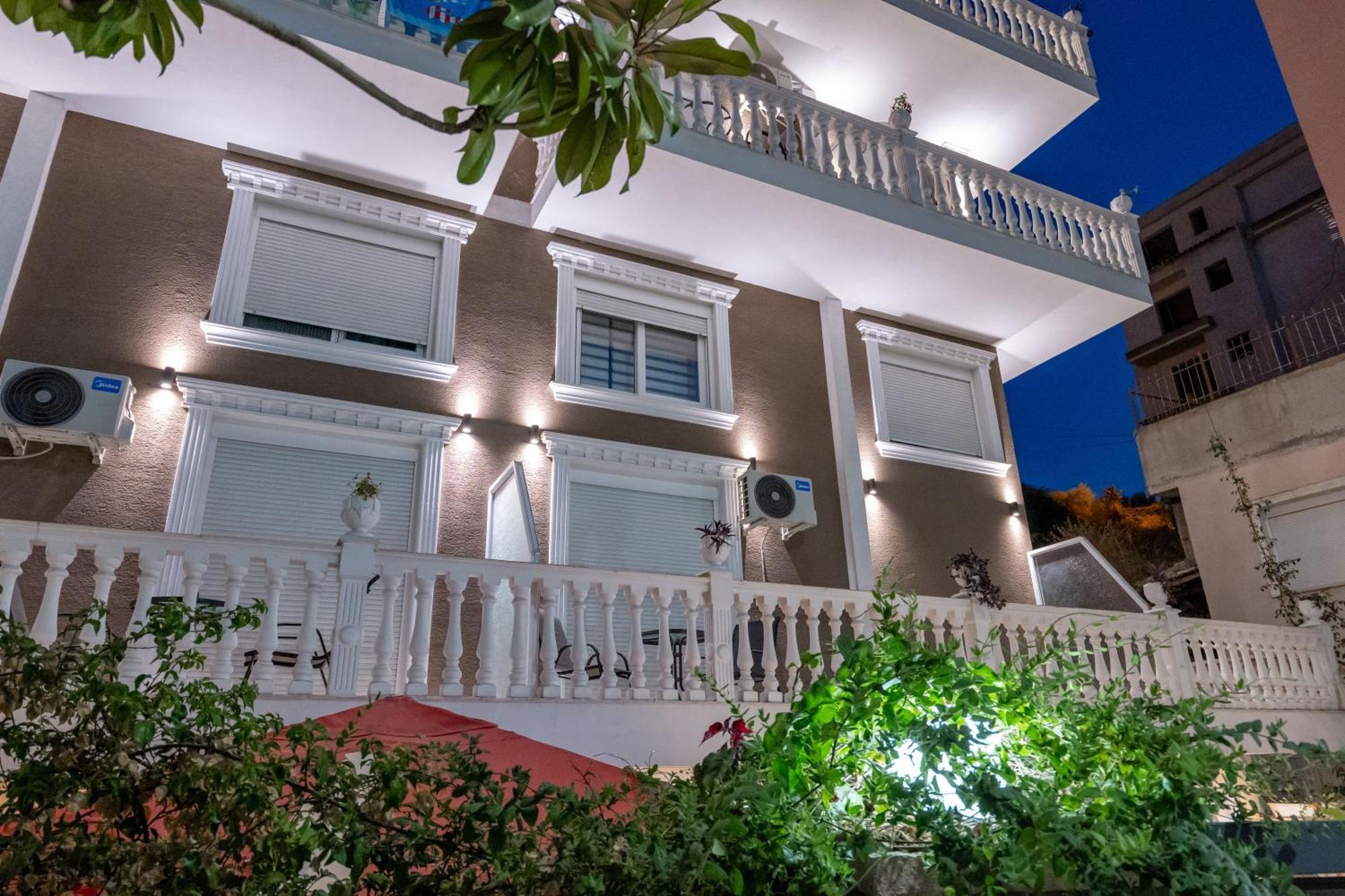 Hotel Elite Sarande Bagian luar foto