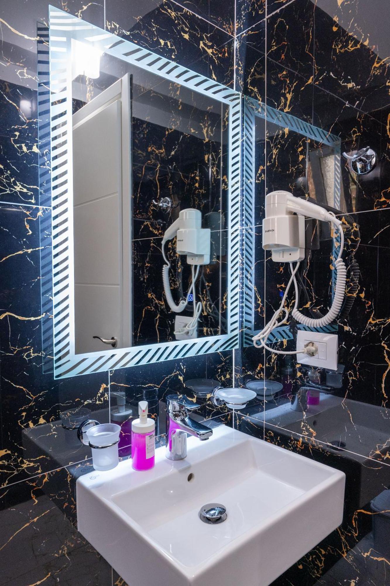 Hotel Elite Sarande Bagian luar foto