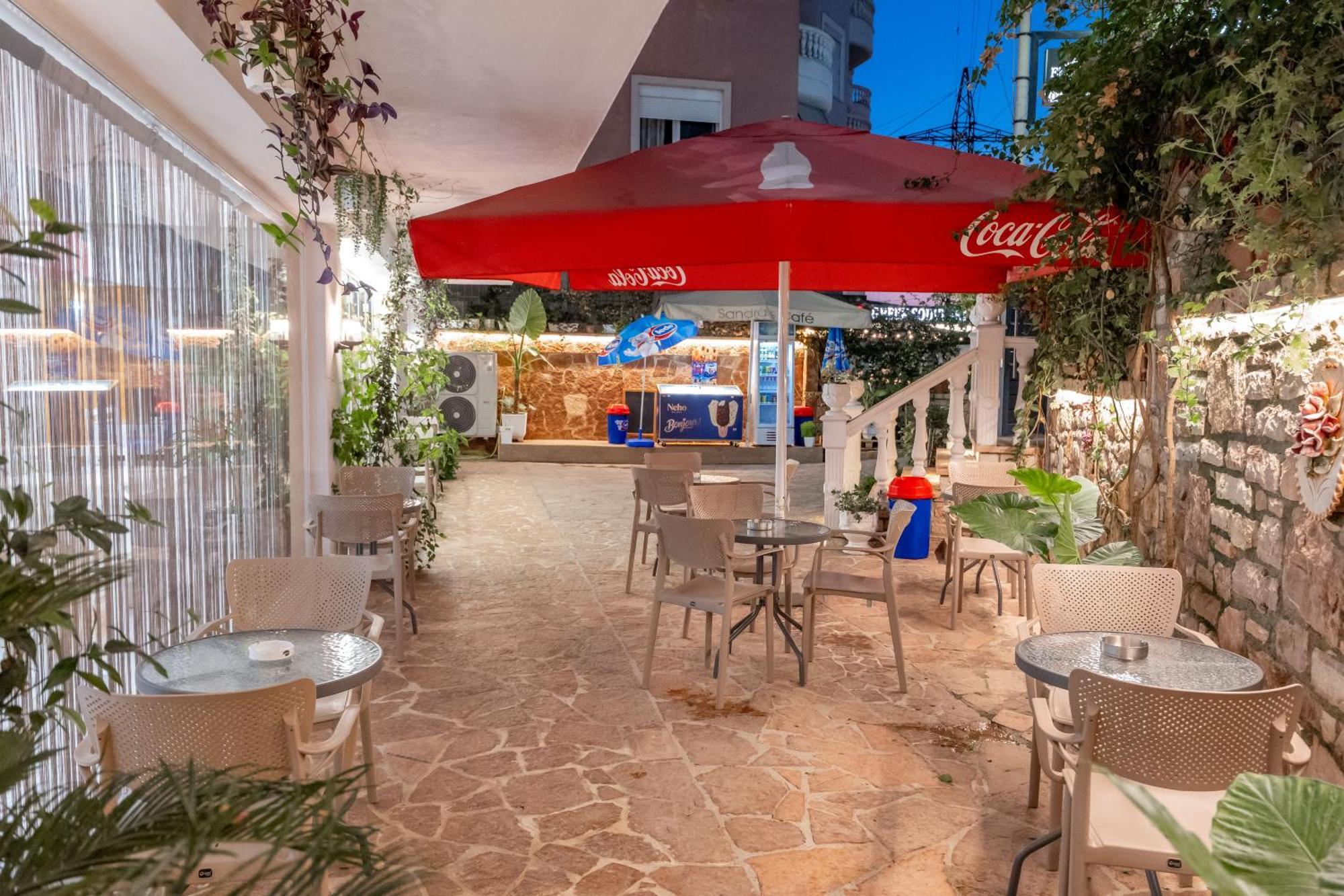 Hotel Elite Sarande Bagian luar foto