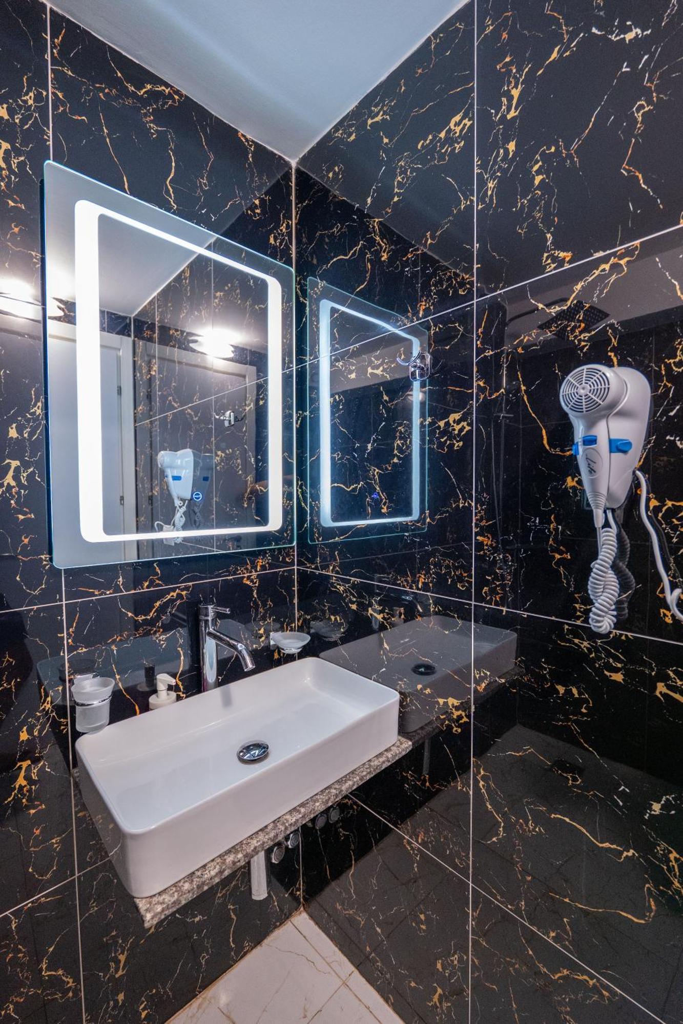 Hotel Elite Sarande Bagian luar foto