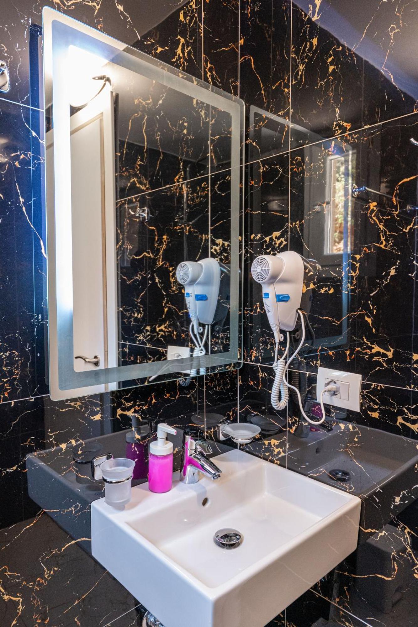 Hotel Elite Sarande Bagian luar foto