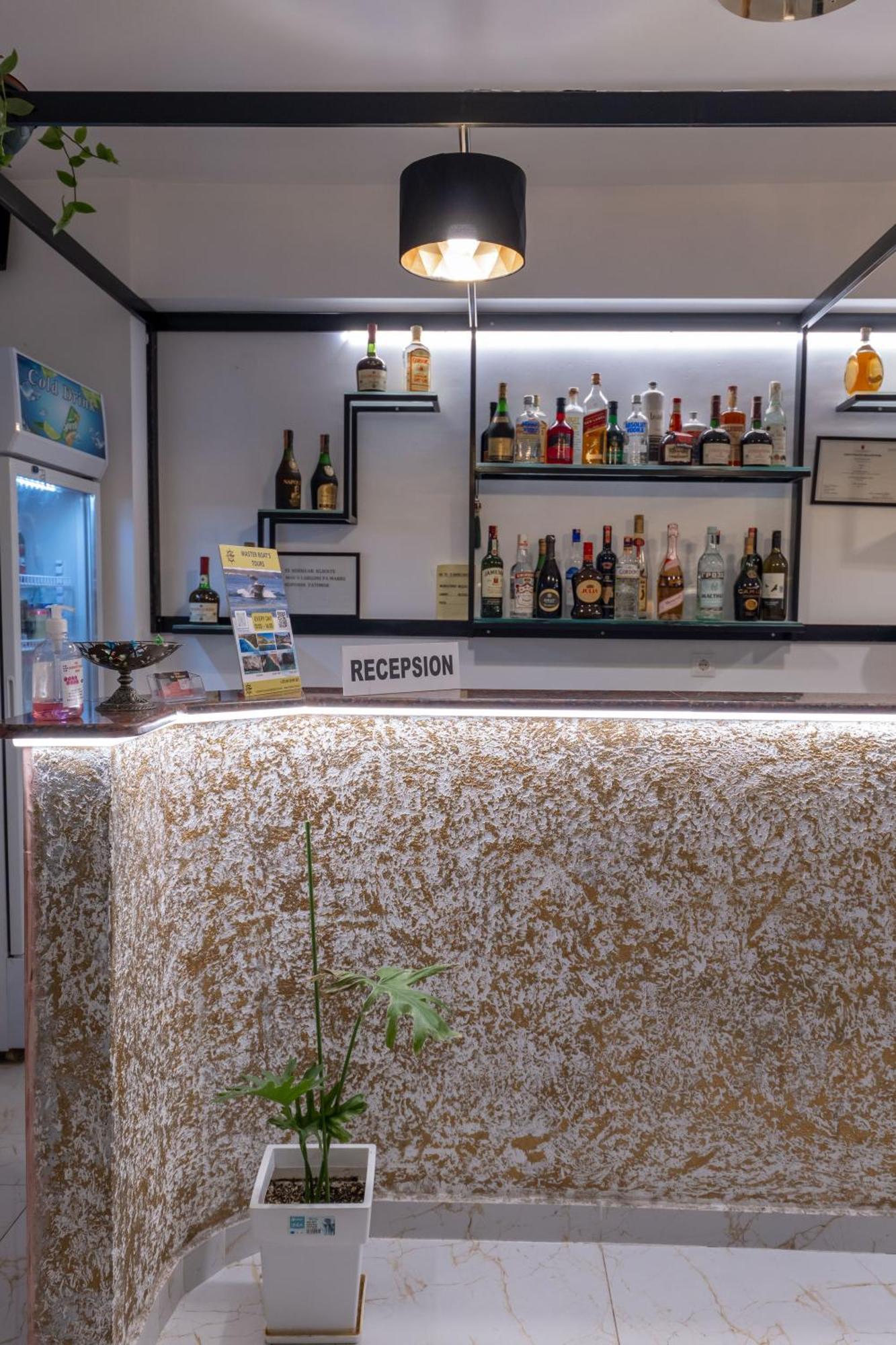 Hotel Elite Sarande Bagian luar foto