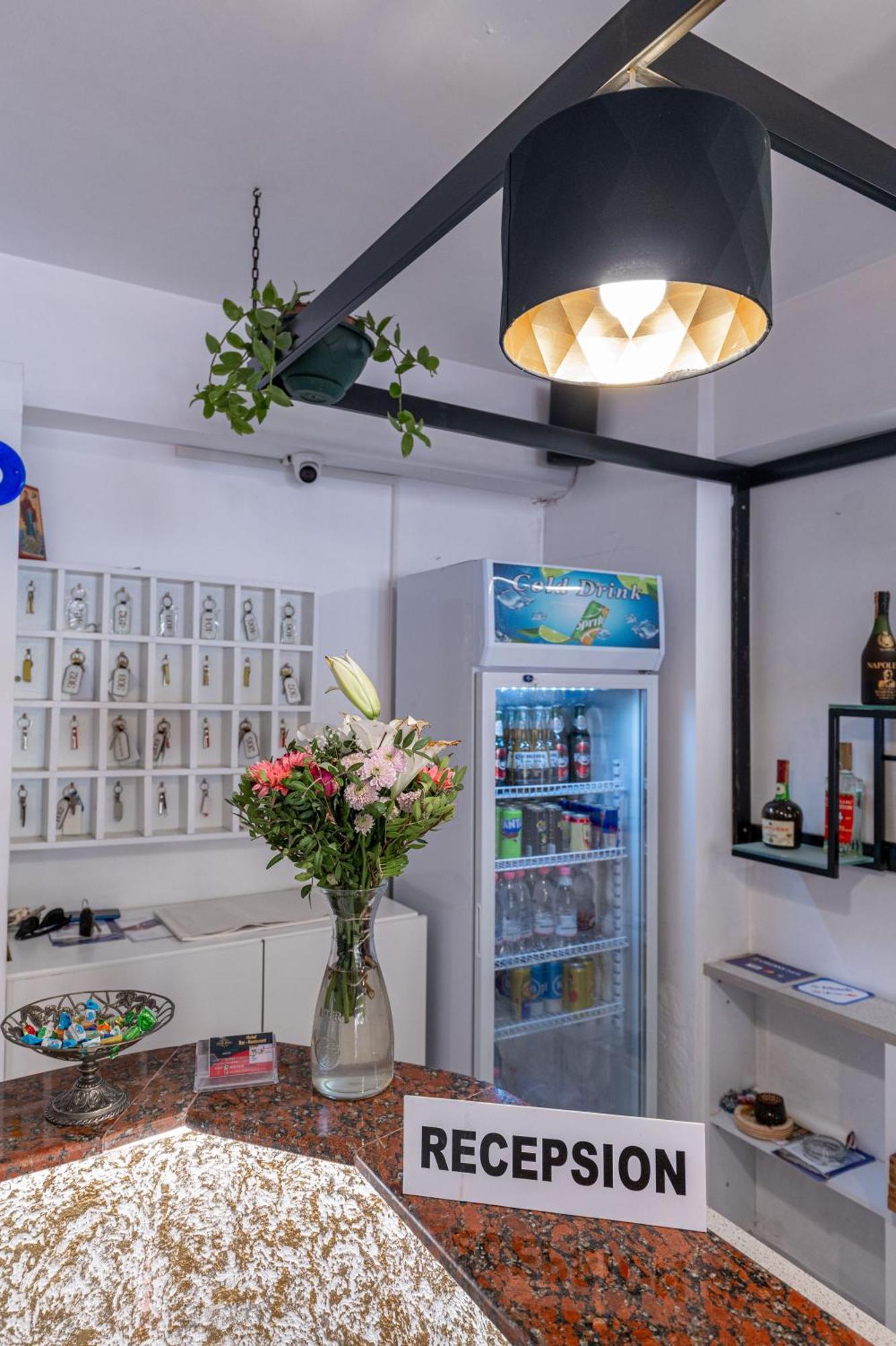 Hotel Elite Sarande Bagian luar foto