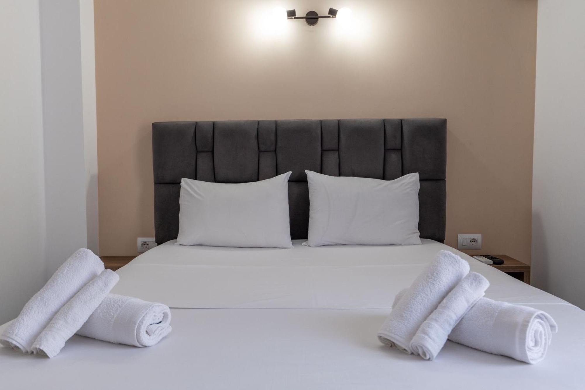 Hotel Elite Sarande Bagian luar foto