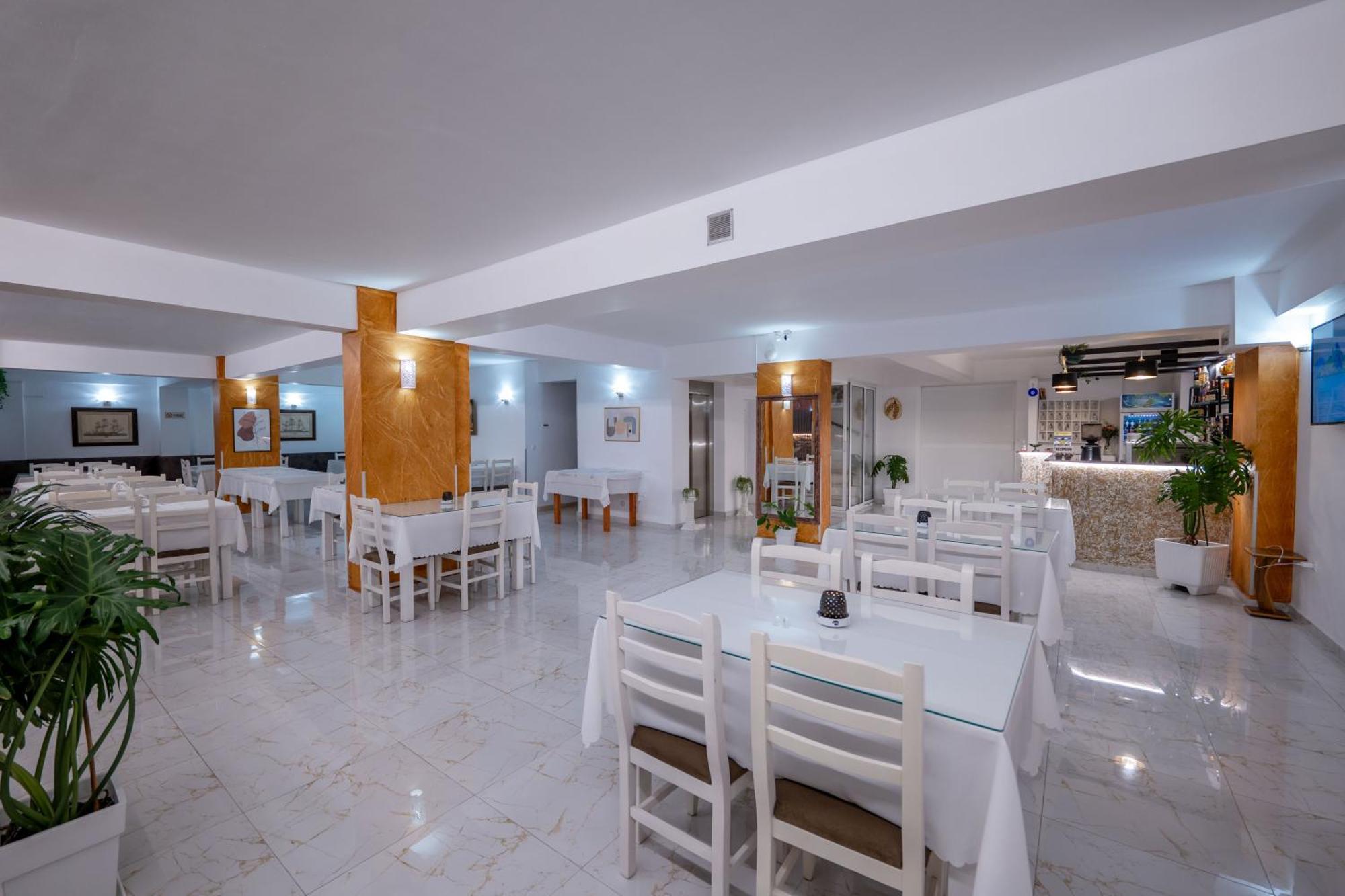 Hotel Elite Sarande Bagian luar foto